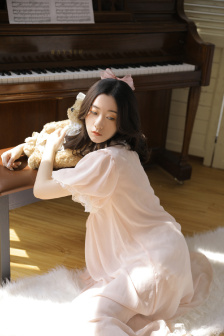 两位陪读妈妈互相帮孩子